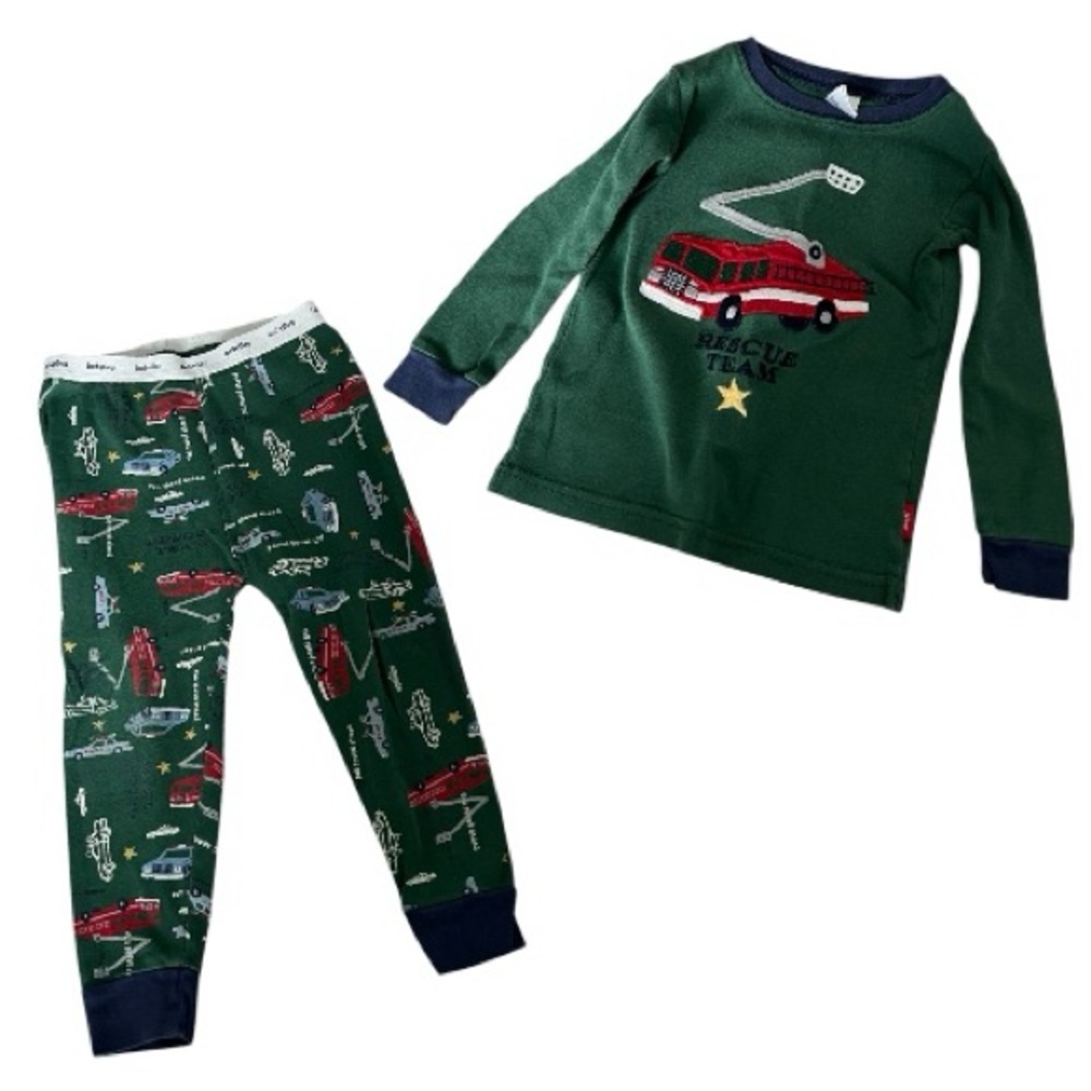 🚒GAP: Boy size 18-24 M, fire truck theme long sleeve top & pants pajama set.